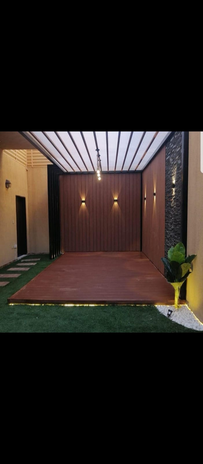 صورة من معرض الأعمال