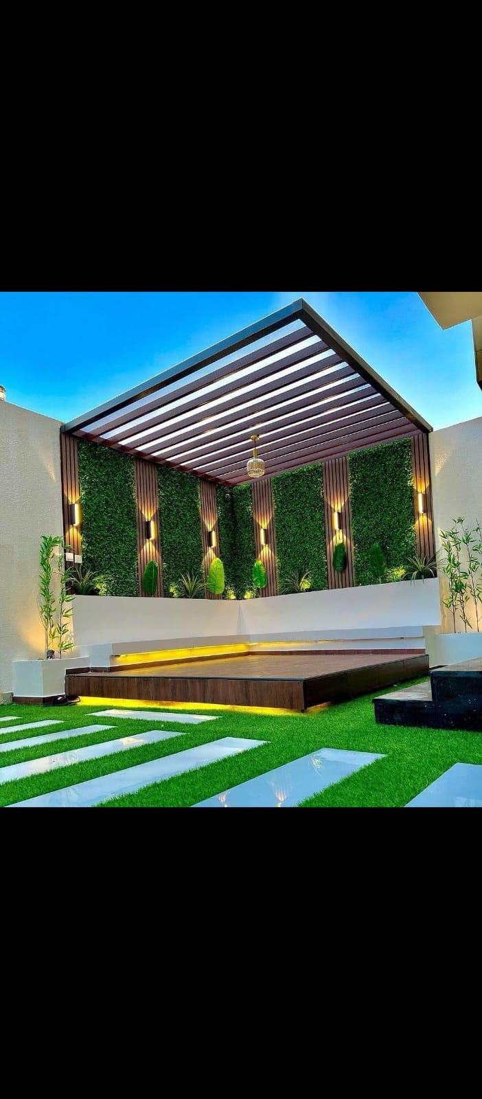 صورة من معرض الأعمال